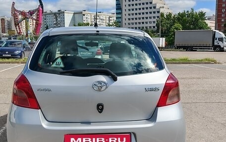Toyota Yaris III рестайлинг, 2007 год, 680 000 рублей, 3 фотография