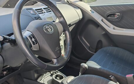 Toyota Yaris III рестайлинг, 2007 год, 680 000 рублей, 5 фотография
