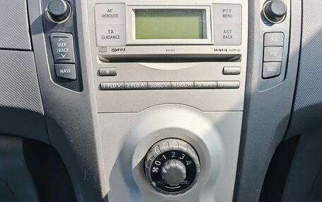 Toyota Yaris III рестайлинг, 2007 год, 680 000 рублей, 12 фотография