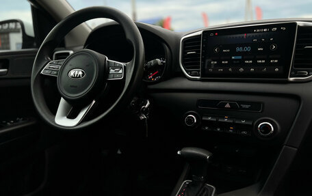 KIA Sportage IV рестайлинг, 2020 год, 2 350 000 рублей, 25 фотография