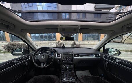 Volkswagen Touareg III, 2015 год, 2 820 000 рублей, 9 фотография