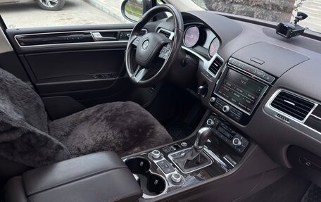 Volkswagen Touareg III, 2015 год, 2 820 000 рублей, 8 фотография