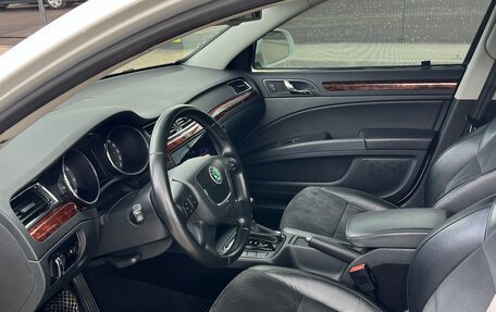 Skoda Superb III рестайлинг, 2012 год, 1 300 000 рублей, 9 фотография