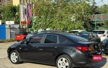 Opel Astra J, 2013 год, 880 000 рублей, 2 фотография