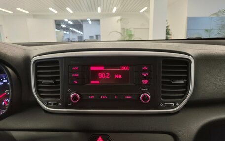 KIA Sportage IV рестайлинг, 2019 год, 1 799 000 рублей, 10 фотография