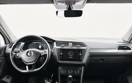 Volkswagen Tiguan II, 2018 год, 1 990 000 рублей, 13 фотография