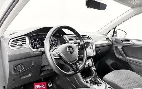 Volkswagen Tiguan II, 2018 год, 1 990 000 рублей, 7 фотография