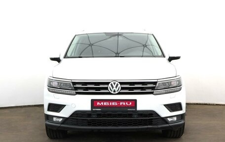 Volkswagen Tiguan II, 2018 год, 1 990 000 рублей, 3 фотография