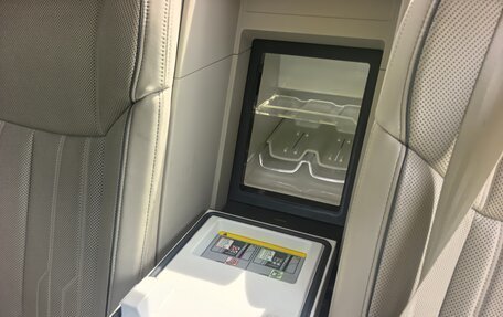 Audi A8, 2018 год, 4 000 000 рублей, 8 фотография
