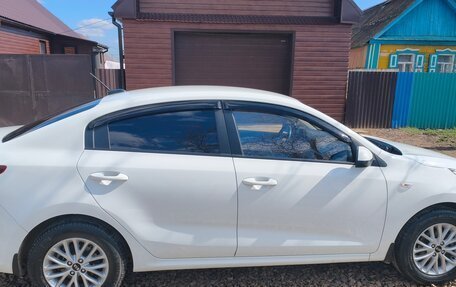 KIA Rio IV, 2018 год, 1 400 000 рублей, 2 фотография