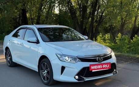 Toyota Camry, 2017 год, 1 800 000 рублей, 2 фотография
