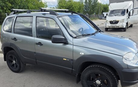 Chevrolet Niva I рестайлинг, 2015 год, 760 000 рублей, 3 фотография