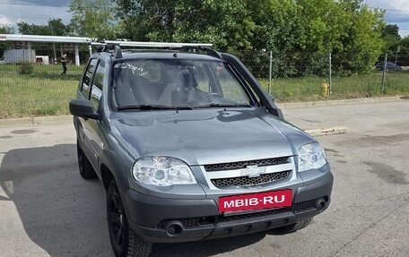 Chevrolet Niva I рестайлинг, 2015 год, 760 000 рублей, 2 фотография