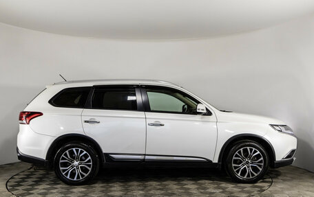 Mitsubishi Outlander III рестайлинг 3, 2015 год, 1 499 000 рублей, 4 фотография