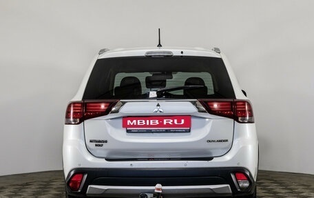 Mitsubishi Outlander III рестайлинг 3, 2015 год, 1 499 000 рублей, 6 фотография