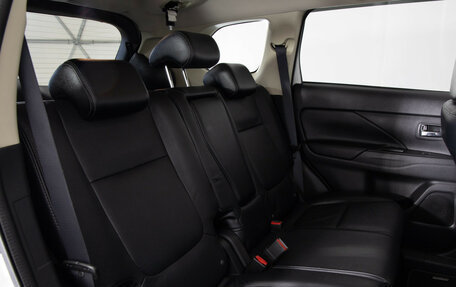 Mitsubishi Outlander III рестайлинг 3, 2015 год, 1 499 000 рублей, 20 фотография