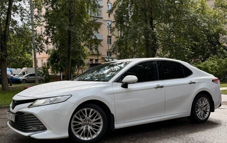 Toyota Camry, 2021 год, 3 000 000 рублей, 2 фотография
