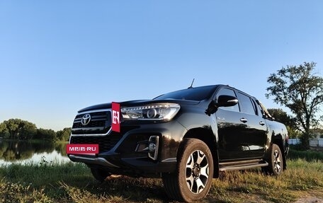 Toyota Hilux VIII, 2018 год, 2 950 000 рублей, 2 фотография