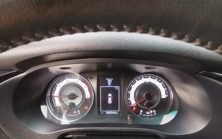 Toyota Hilux VIII, 2018 год, 2 950 000 рублей, 12 фотография