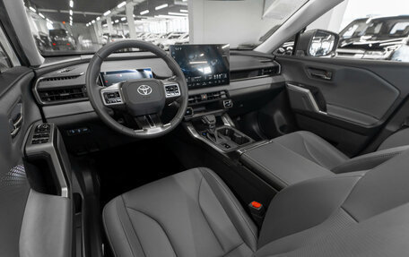 Toyota RAV4, 2025 год, 3 950 000 рублей, 7 фотография