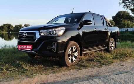Toyota Hilux VIII, 2018 год, 2 950 000 рублей, 4 фотография