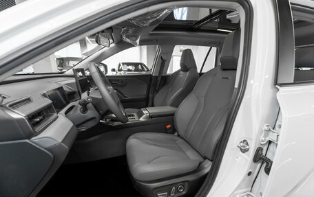 Toyota RAV4, 2025 год, 3 950 000 рублей, 9 фотография