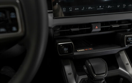 Toyota RAV4, 2025 год, 3 950 000 рублей, 23 фотография