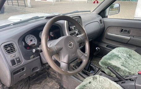 Nissan NP300, 2012 год, 890 000 рублей, 10 фотография