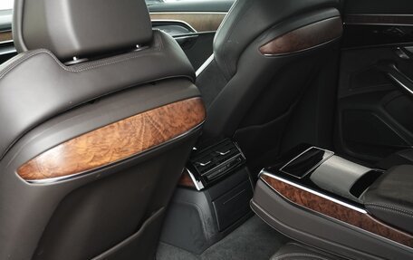 Audi A8, 2019 год, 4 800 000 рублей, 12 фотография