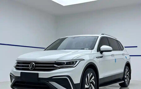 Volkswagen Tiguan II, 2023 год, 2 154 017 рублей, 1 фотография