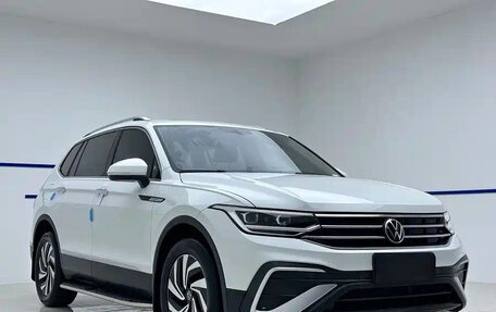 Volkswagen Tiguan II, 2023 год, 2 154 017 рублей, 3 фотография