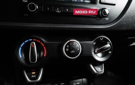 KIA Rio IV, 2017 год, 999 000 рублей, 18 фотография