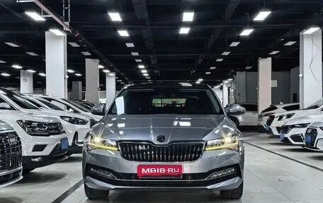 Skoda Superb III рестайлинг, 2023 год, 1 850 010 рублей, 2 фотография