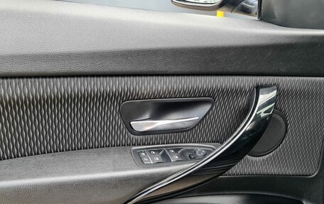 BMW 3 серия, 2018 год, 1 870 000 рублей, 13 фотография