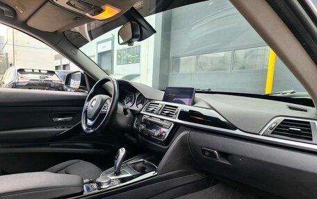 BMW 3 серия, 2018 год, 1 870 000 рублей, 10 фотография