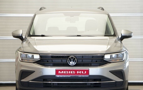 Volkswagen Tiguan II, 2020 год, 2 449 000 рублей, 2 фотография