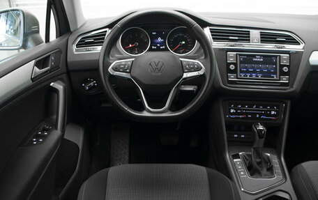 Volkswagen Tiguan II, 2020 год, 2 449 000 рублей, 10 фотография