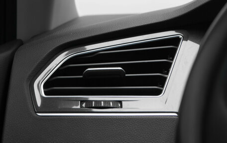 Volkswagen Tiguan II, 2020 год, 2 449 000 рублей, 15 фотография