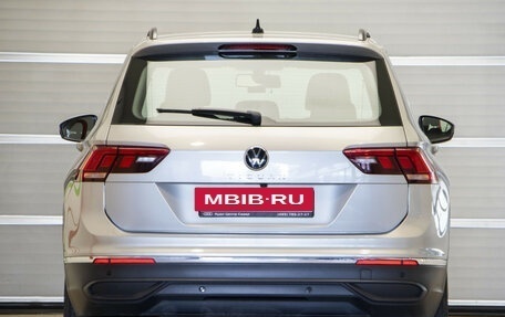 Volkswagen Tiguan II, 2020 год, 2 449 000 рублей, 6 фотография