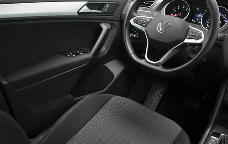 Volkswagen Tiguan II, 2020 год, 2 449 000 рублей, 19 фотография