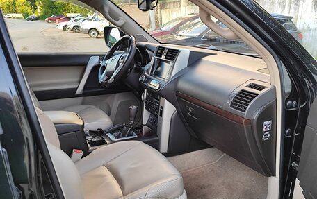 Toyota Land Cruiser Prado 150 рестайлинг 2, 2013 год, 3 000 000 рублей, 11 фотография
