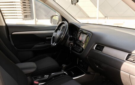 Mitsubishi Outlander III рестайлинг 3, 2018 год, 1 763 000 рублей, 6 фотография