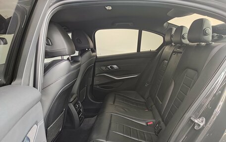 BMW 3 серия, 2019 год, 3 680 000 рублей, 18 фотография