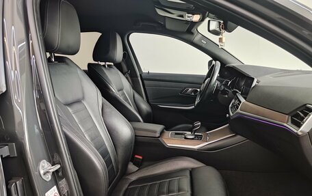 BMW 3 серия, 2019 год, 3 680 000 рублей, 21 фотография