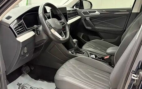 Volkswagen Tiguan II, 2023 год, 2 317 000 рублей, 7 фотография