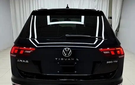 Volkswagen Tiguan II, 2023 год, 2 317 000 рублей, 5 фотография