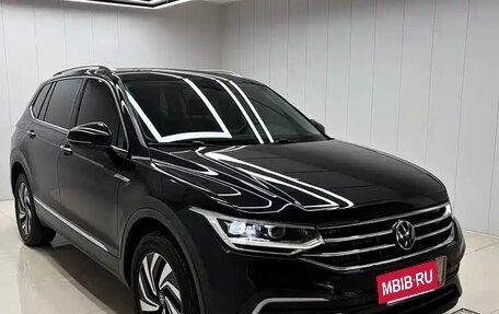 Volkswagen Tiguan II, 2023 год, 2 317 000 рублей, 3 фотография