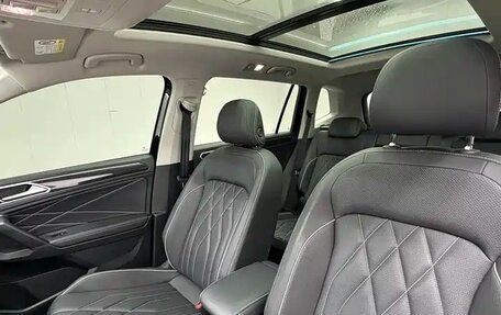 Volkswagen Tiguan II, 2023 год, 2 317 000 рублей, 8 фотография