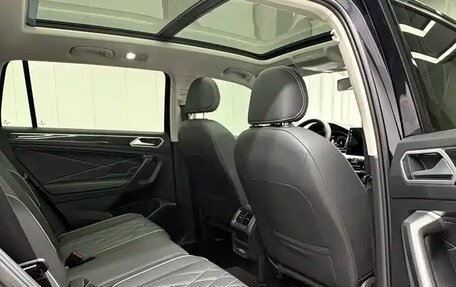Volkswagen Tiguan II, 2023 год, 2 317 000 рублей, 9 фотография