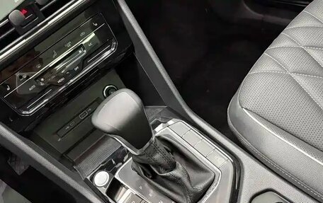 Volkswagen Tiguan II, 2023 год, 2 317 000 рублей, 13 фотография